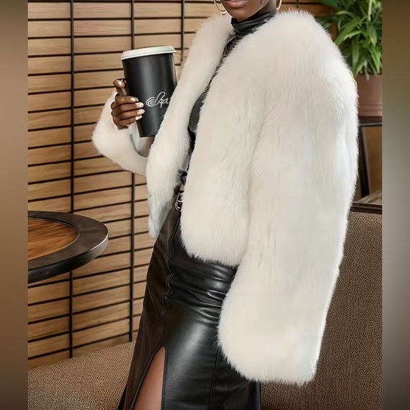 Luxe off white vegan fur teddy jacket - Picture 4 of 5